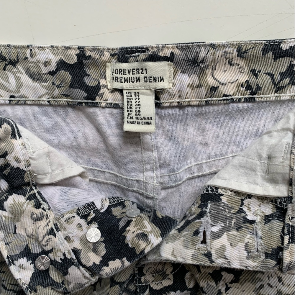 Forever21 Premium Denim Floral High Rise Shorts - Picture 4 of 4